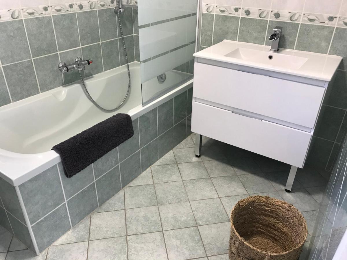 Meuble 3 Etoiles, Proche Plages Debarquement Dans Les Marais Du Cotentin A Carentan Exteriör bild